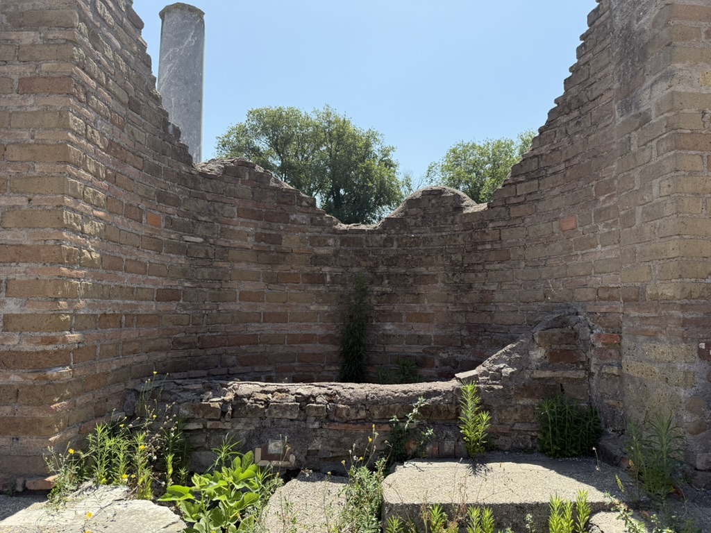  Synagogue: Torah shrine 