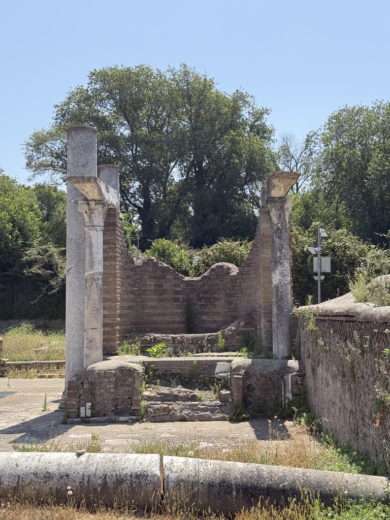  Synagogue: Torah shrine 